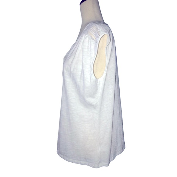 Liz Claiborne White T-Shirt Size Medium Eyelet Lace Burnout Effect Short Sleeves - Picture 3 of 12